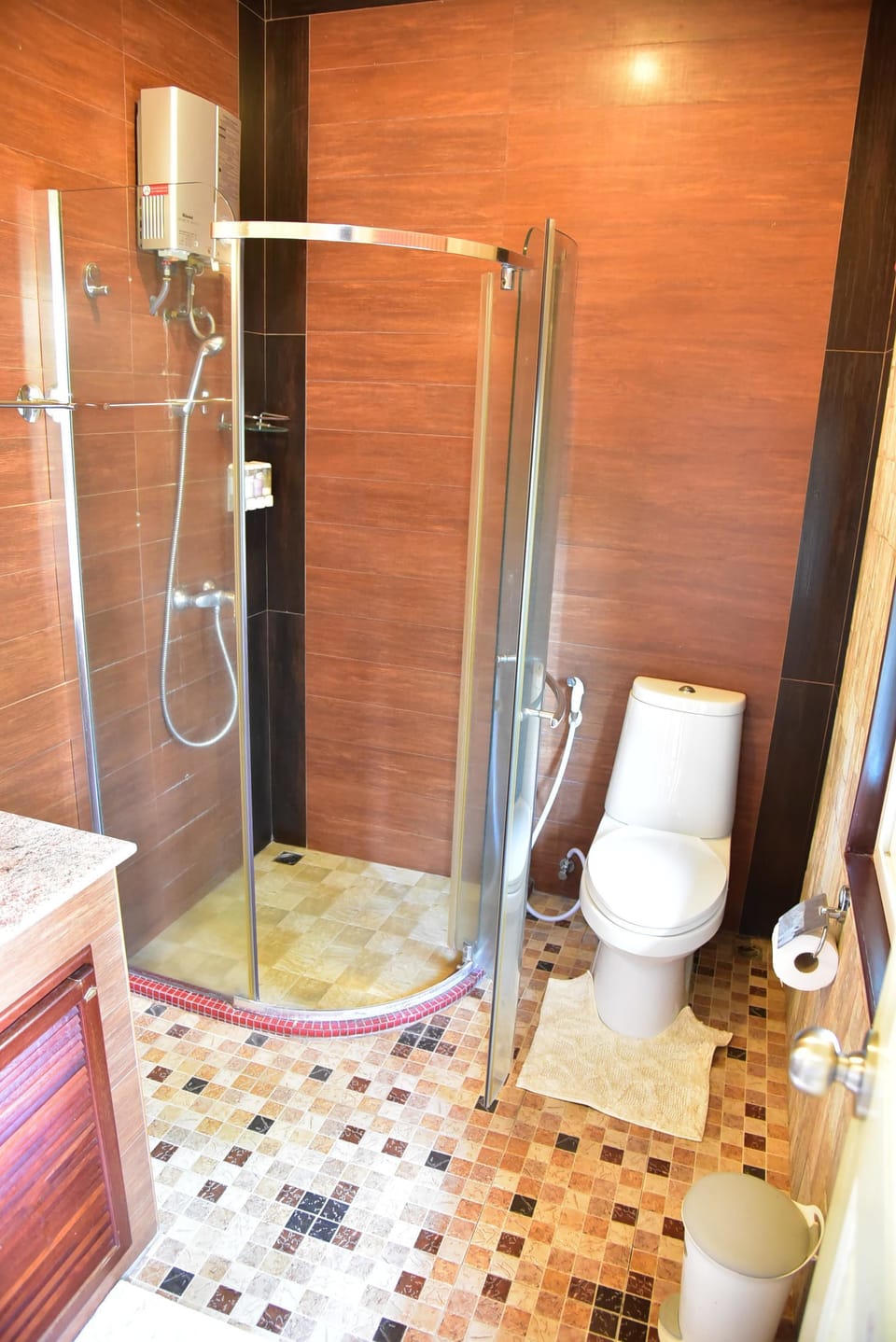 Shower, free toiletries, hair dryer, slippers