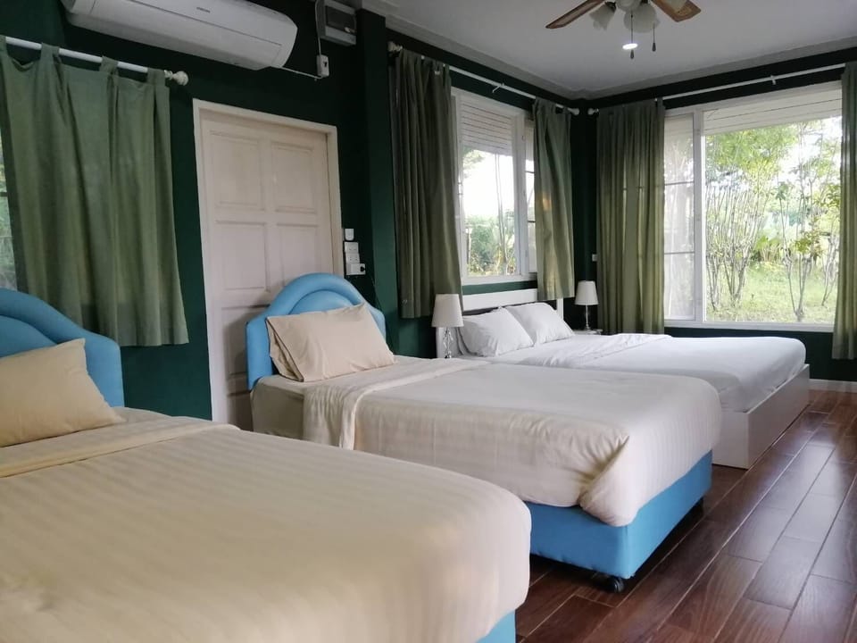 Triple Room, Balcony | Soundproofing, WiFi (free), bed sheets