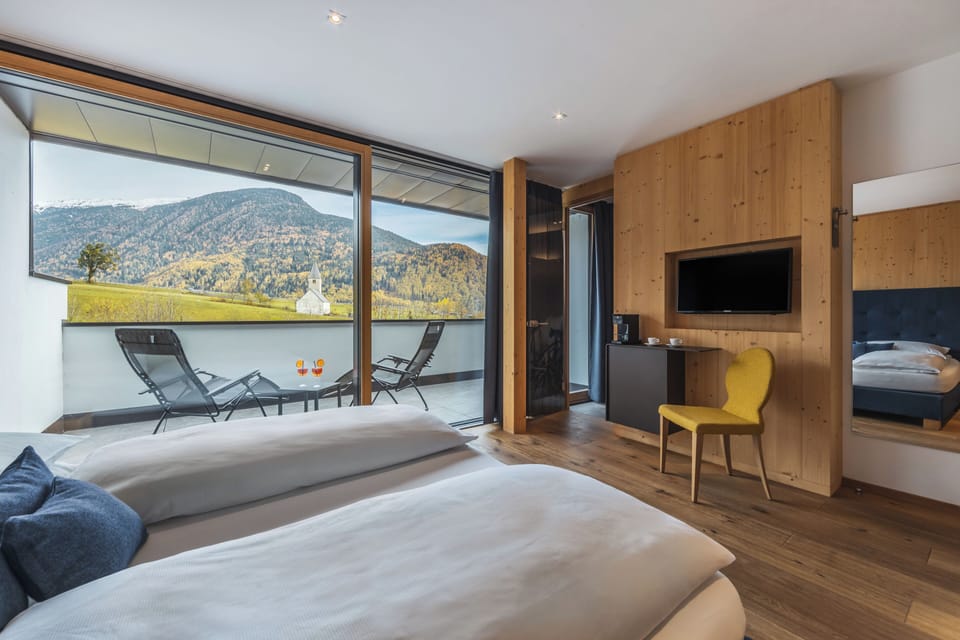 Economy Double Room | Hypo-allergenic bedding, minibar, in-room safe, individually furnished