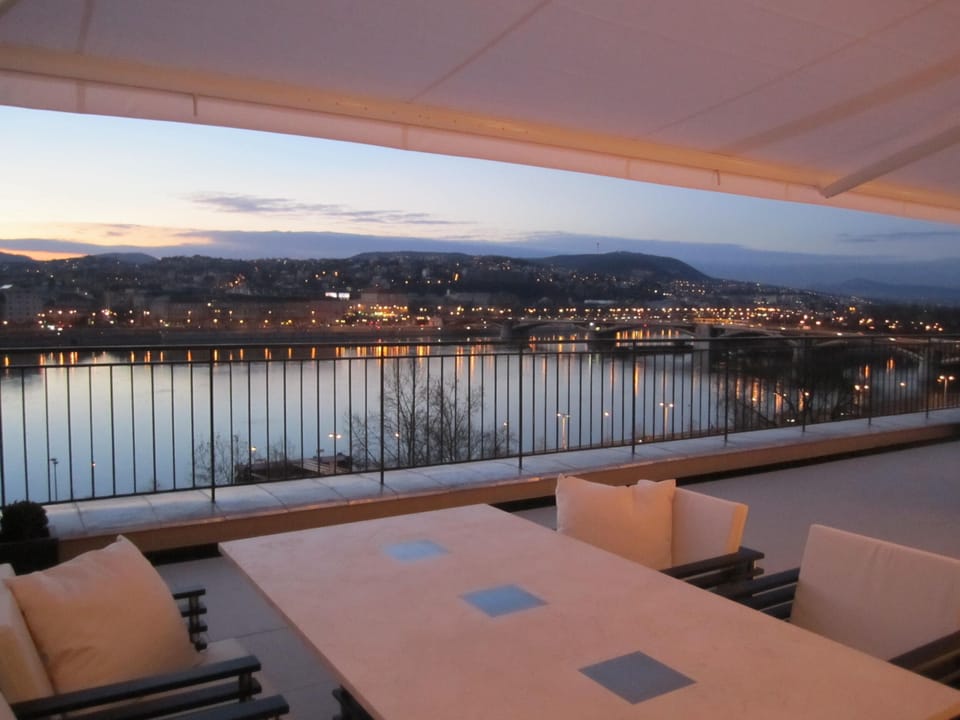 terrace dining