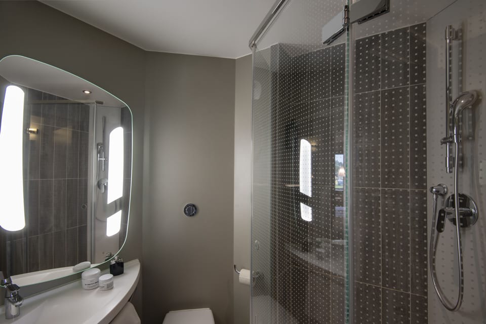 Shower, eco-friendly toiletries, hair dryer, towels