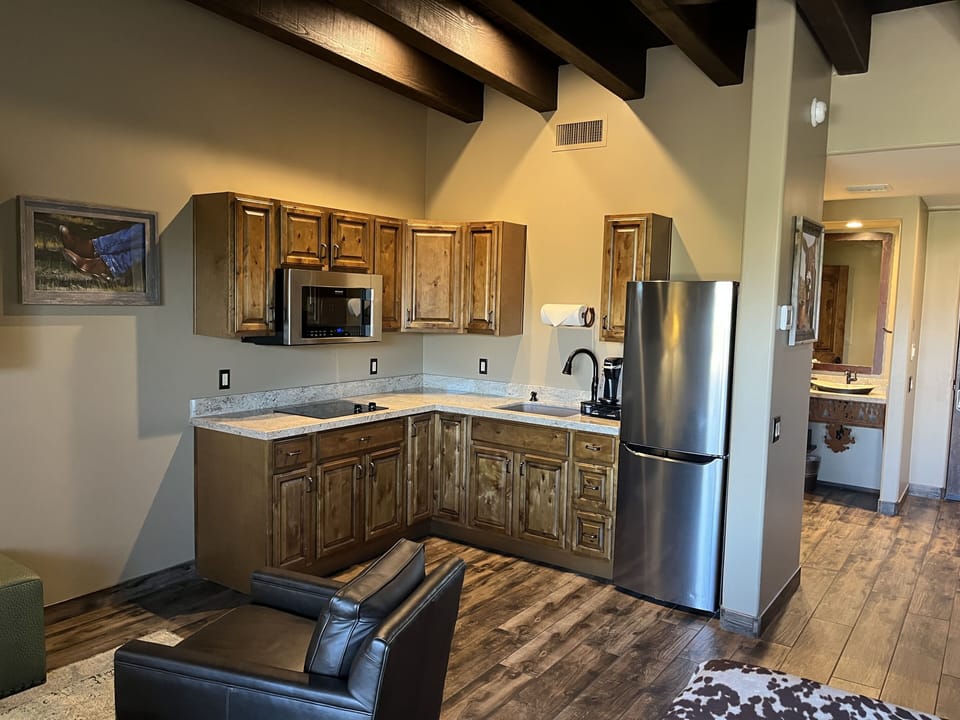 Indian Fig Room | Private kitchenette | Full-size fridge, microwave, stovetop, toaster