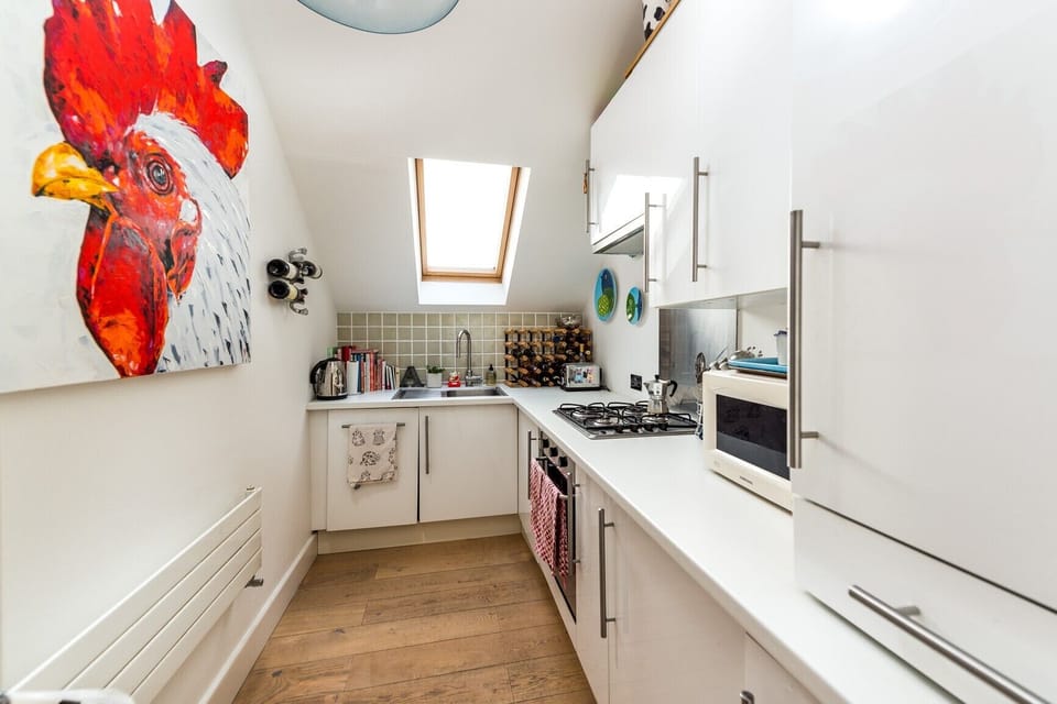 Apartment (1 Bedroom) | Private kitchen | Fridge, microwave, oven, coffee/tea maker