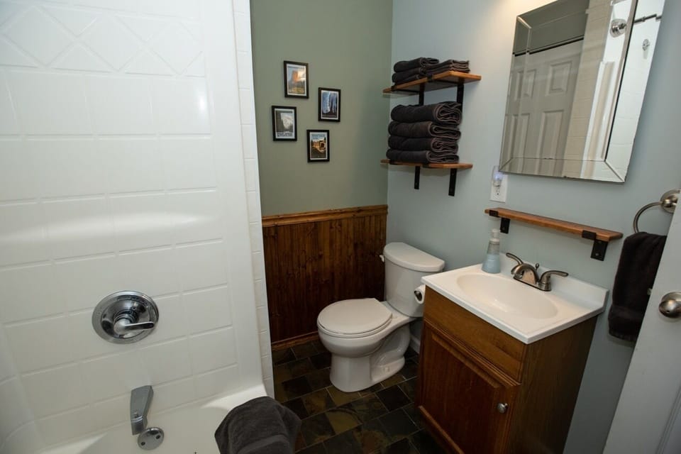 Full bathroom with shower/tub combo.