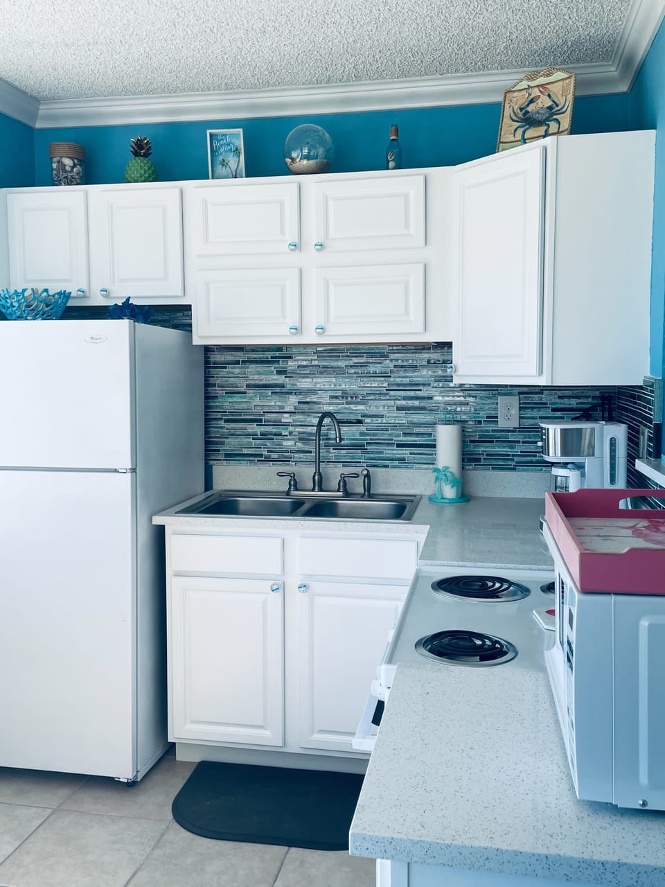 FULL kitchen!