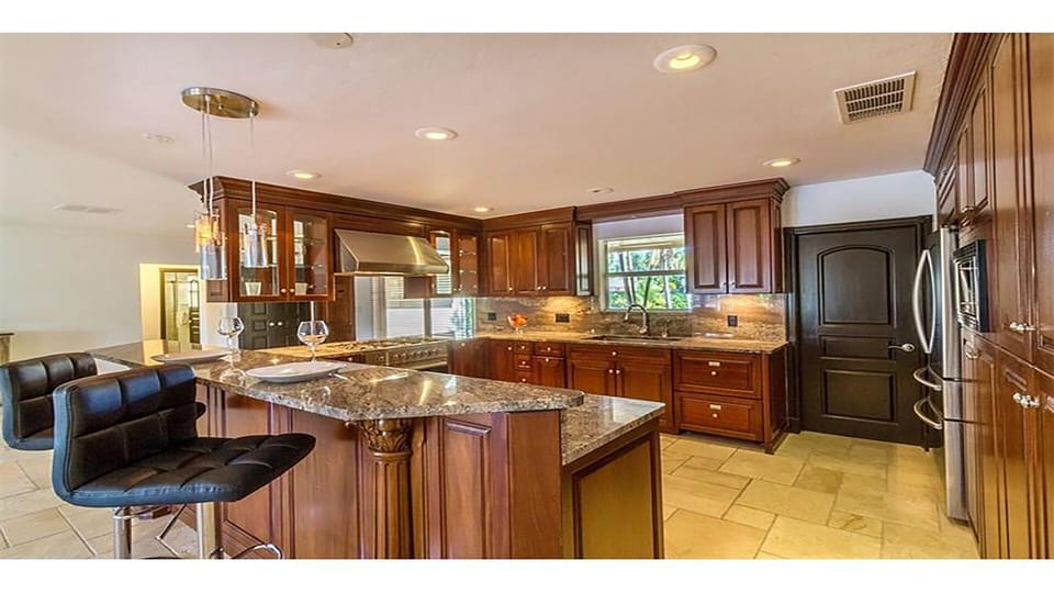 Kitchen and bar 