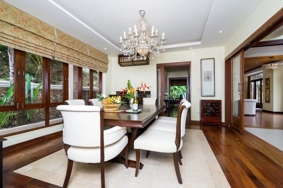 4 Bedrooms Luxury Villa with Ocean View  | In-room dining