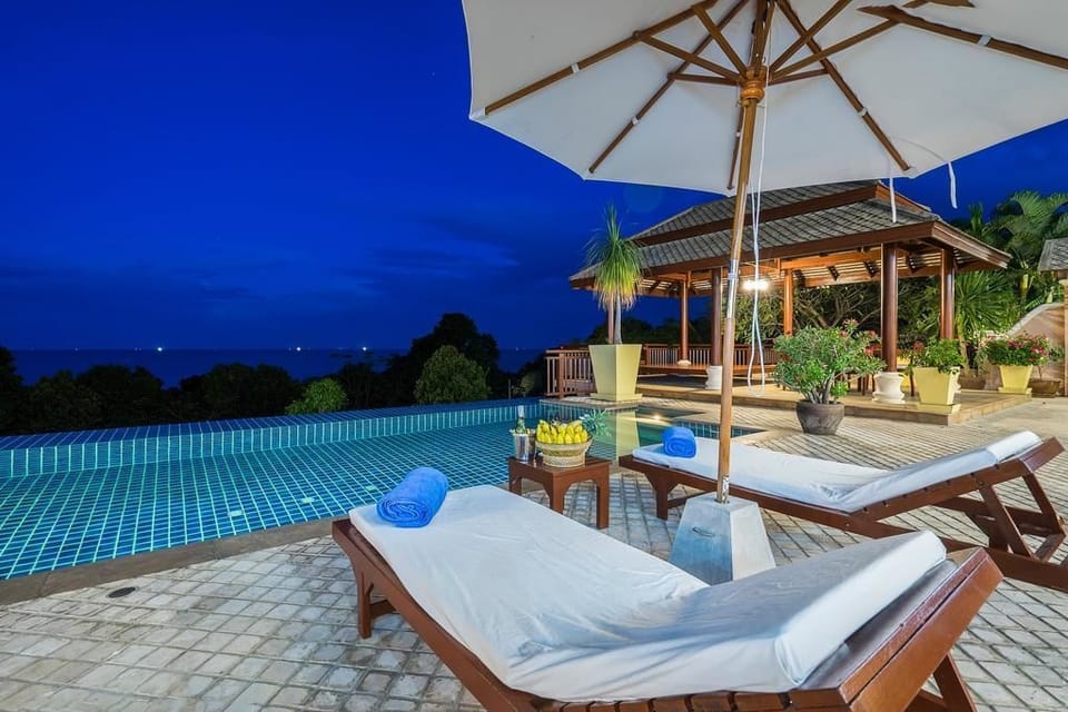 Outdoor pool, an infinity pool