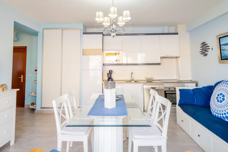 Enjoy the living room of this apartment in Torremolinos