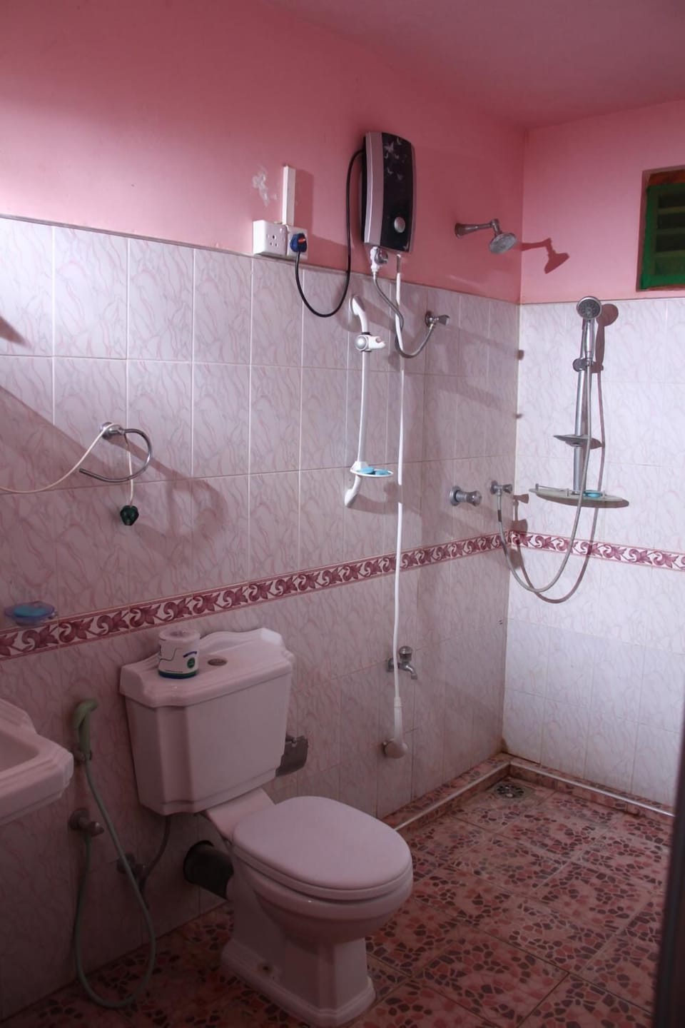 Shower, free toiletries, towels