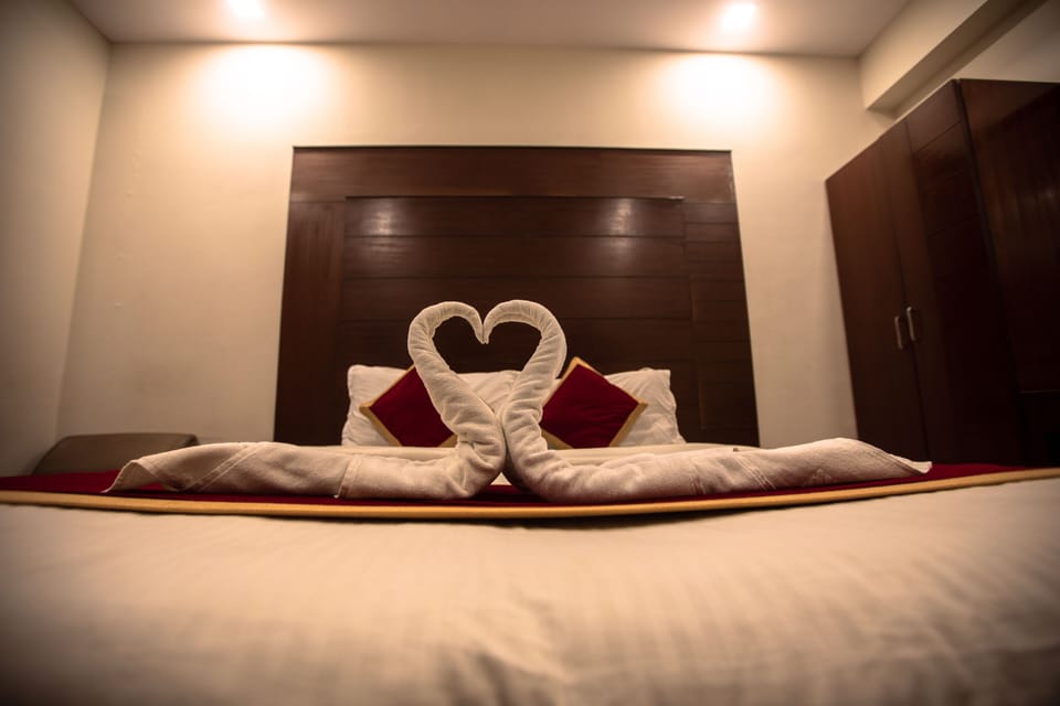 Business Double Room, 1 Double Bed | In-room safe, iron/ironing board, rollaway beds, free WiFi
