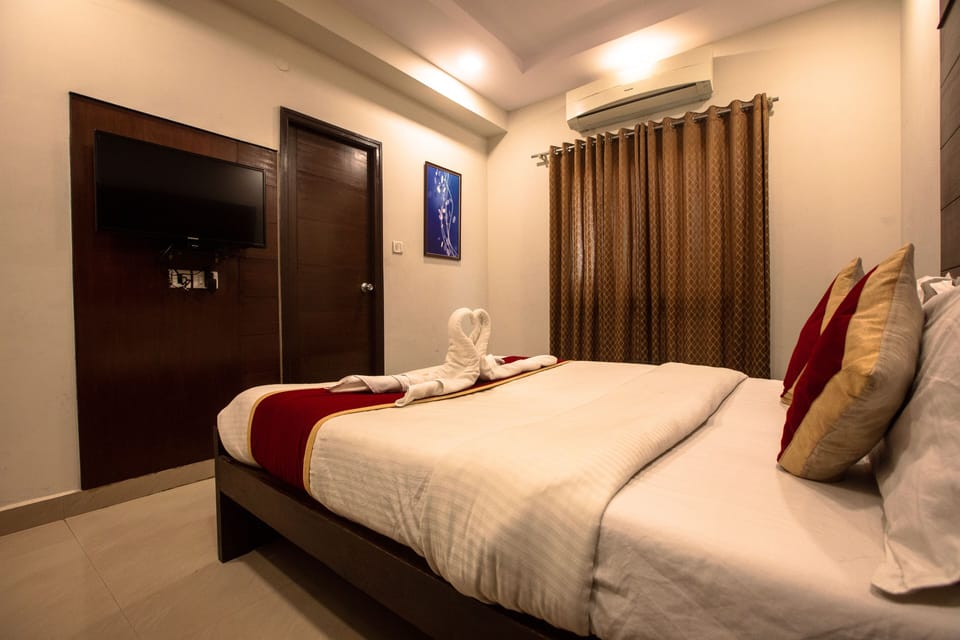 Business Double Room, 1 Double Bed | In-room safe, iron/ironing board, rollaway beds, free WiFi