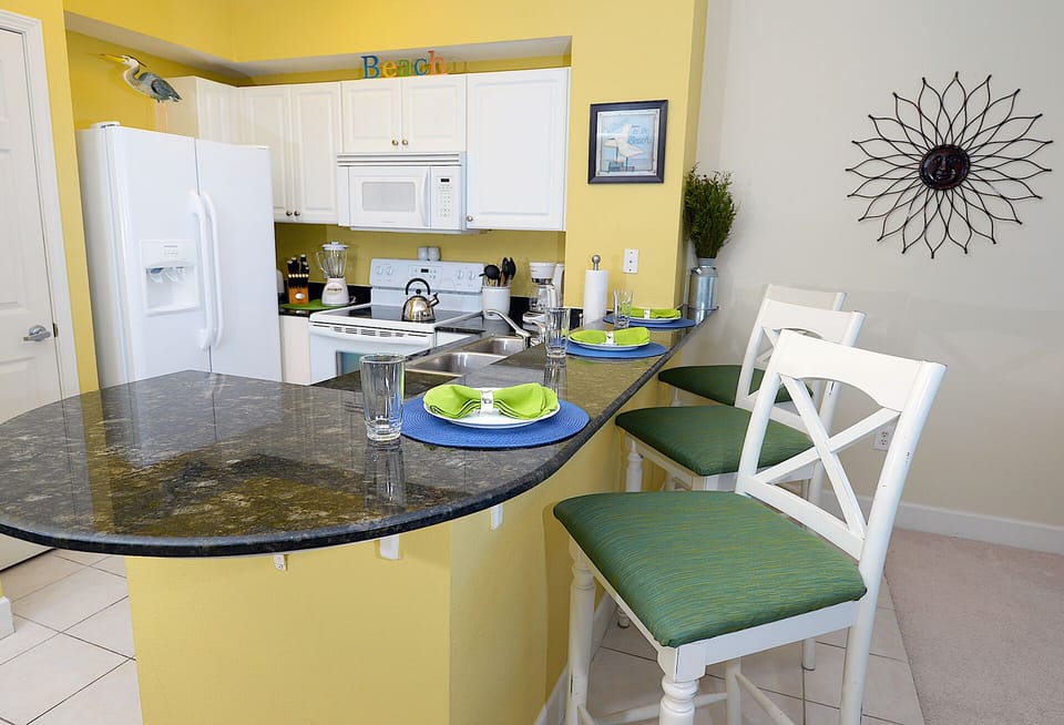 Grab a quick meal from the breakfast bar or hangout while cooking