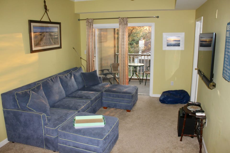 pullout queen bed, private screened in porch through sliding glass doors