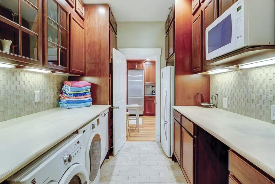 Butlers pantry / laundry