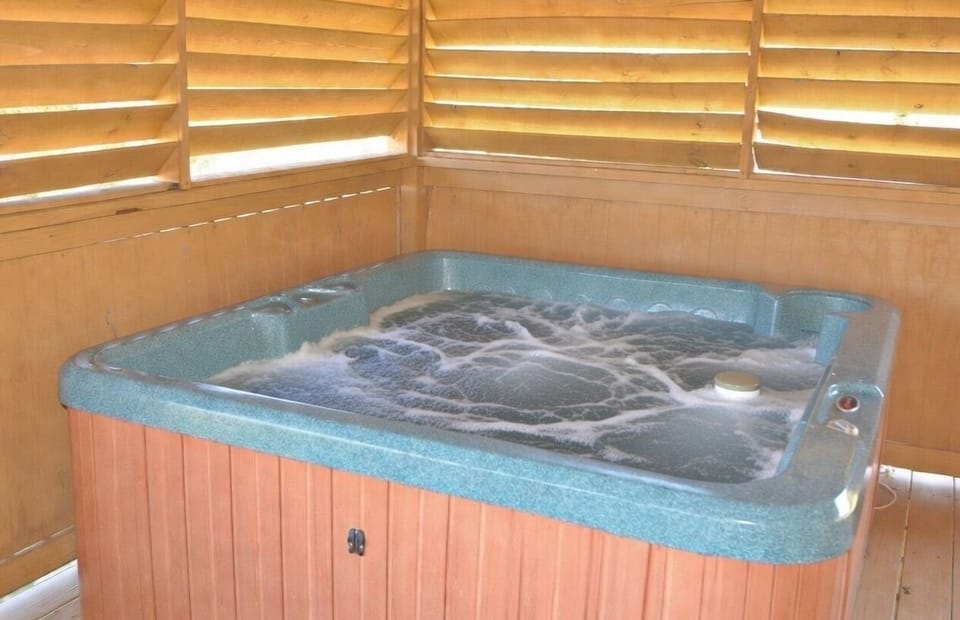 Indoor spa tub