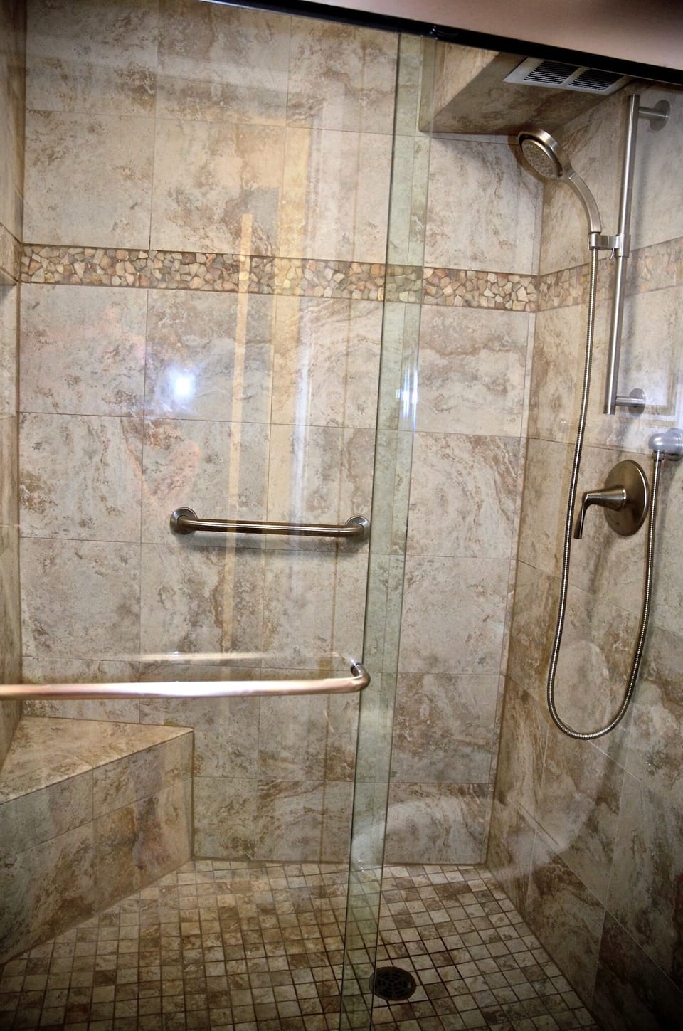 Extra large shower - newly renovated