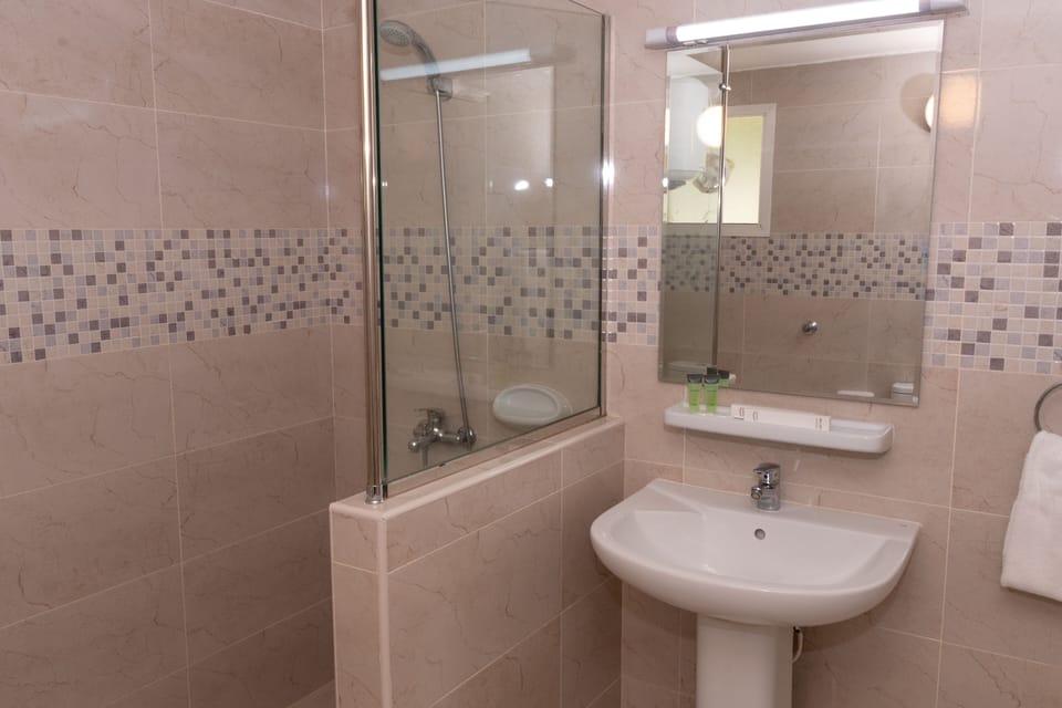 Deluxe Double Room, 1 Bedroom, Pool View | Bathroom | Bathtub, free toiletries, hair dryer (on request), slippers