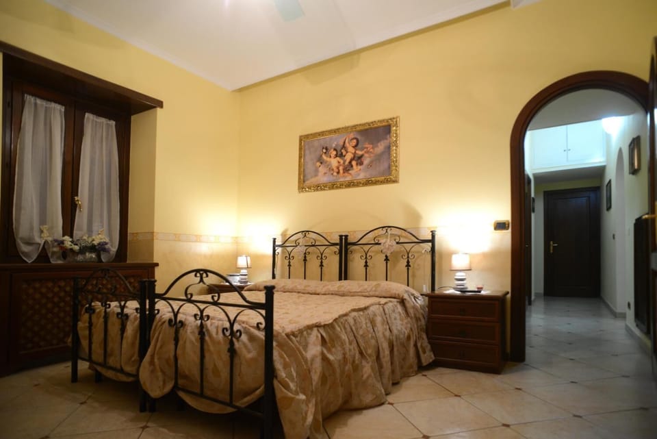 Frette Italian sheets, premium bedding, iron/ironing board, free WiFi