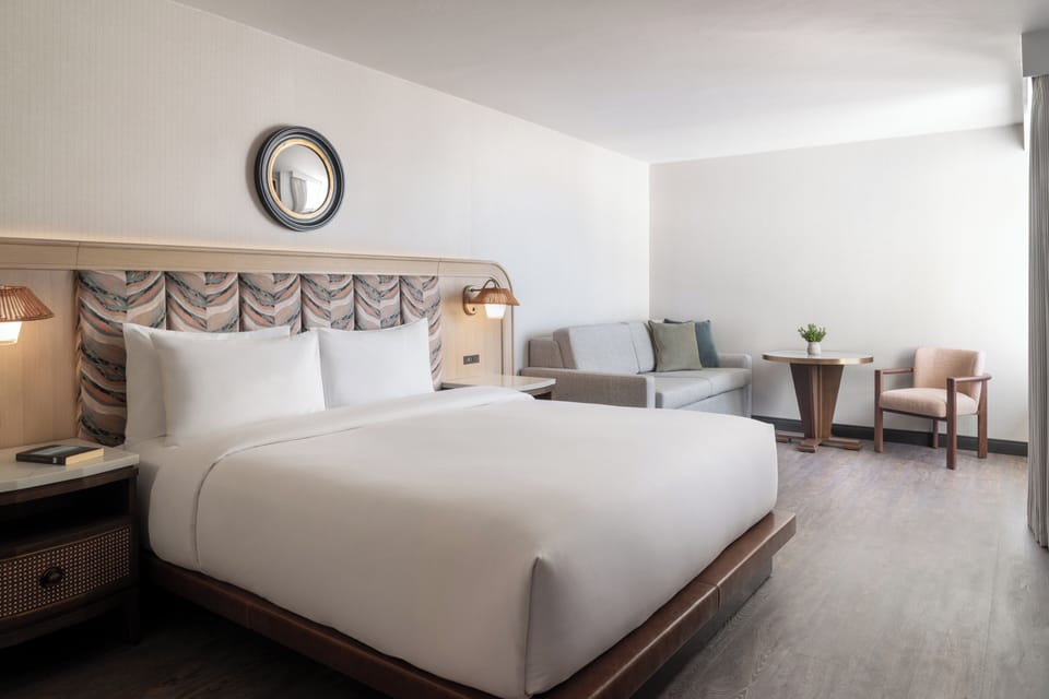 Deluxe Room, 1 King Bed | Premium bedding, down comforters, pillowtop beds, in-room safe