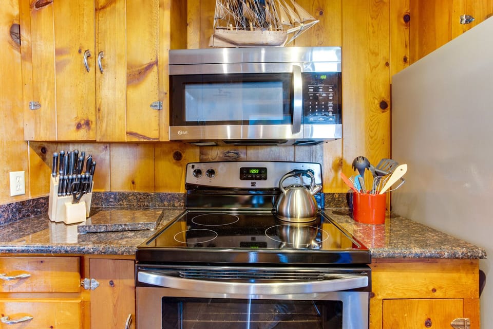 Enjoy cooking in the fully stocked kitchen.