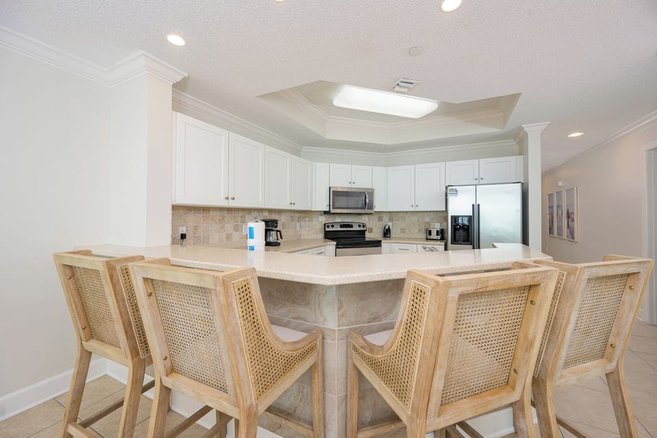 Sip your morning coffee at the breakfast bar and get ready for a beach day in this stylish space