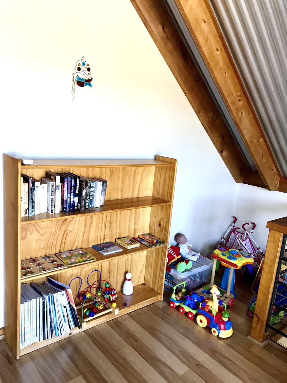 Upstairs family room play corner - featuring books, mags and kiddy toys