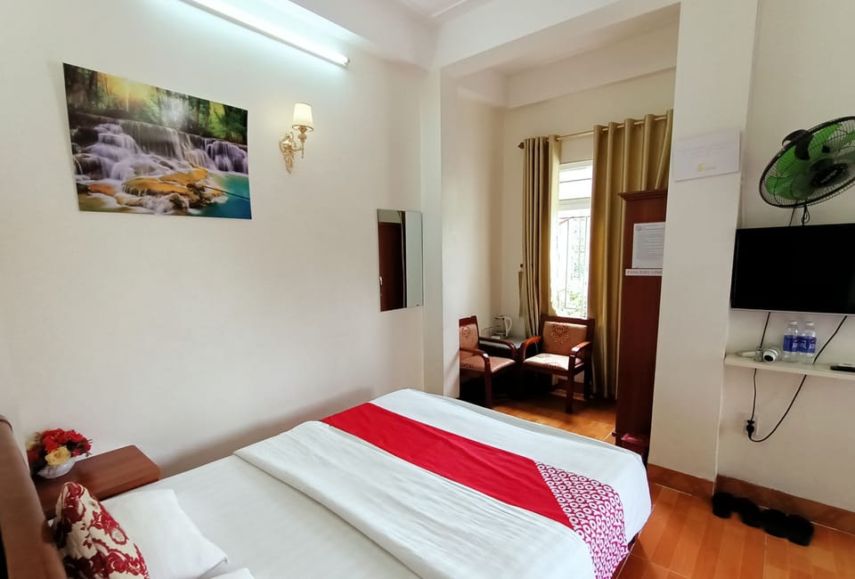 Family Studio Suite | Living area | Flat-screen TV