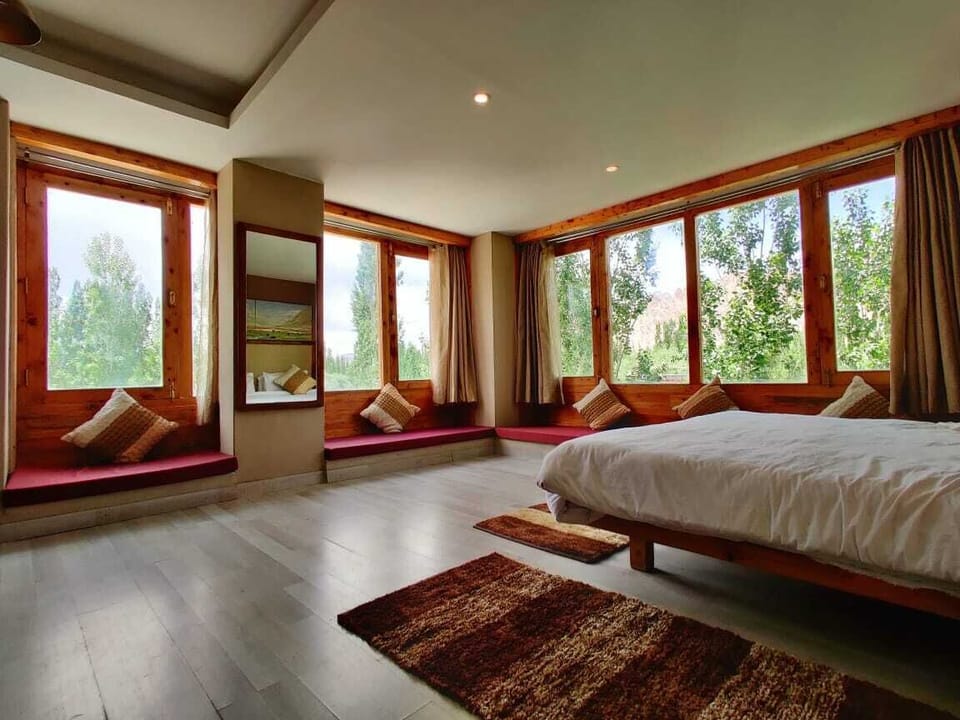 Junior Suite -Mountain View | 1 bedroom, premium bedding, down comforters, pillowtop beds