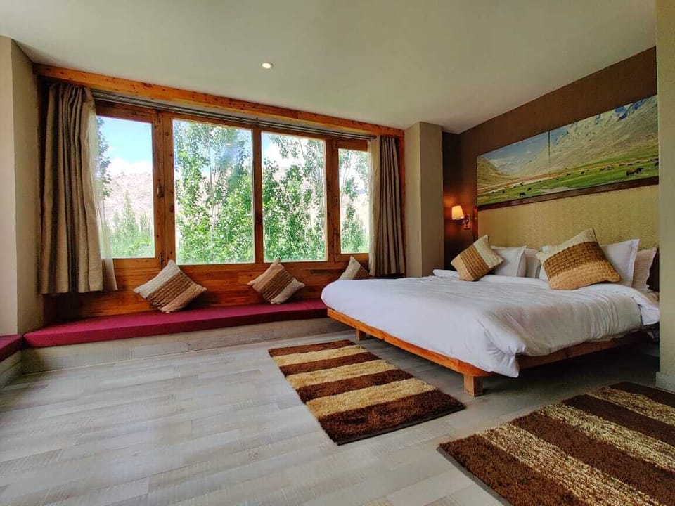 1 bedroom, premium bedding, down comforters, pillowtop beds