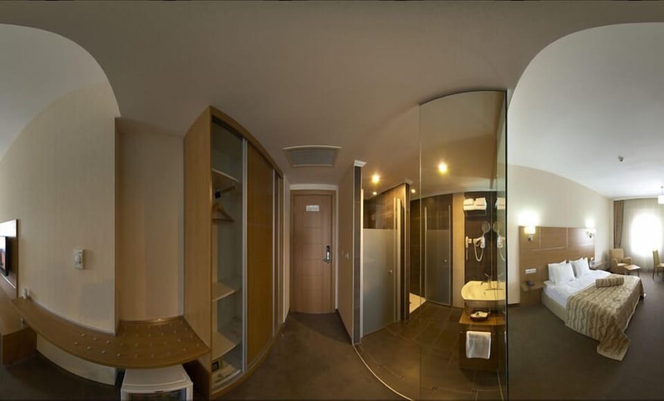 Minibar, in-room safe, desk, iron/ironing board (on request)