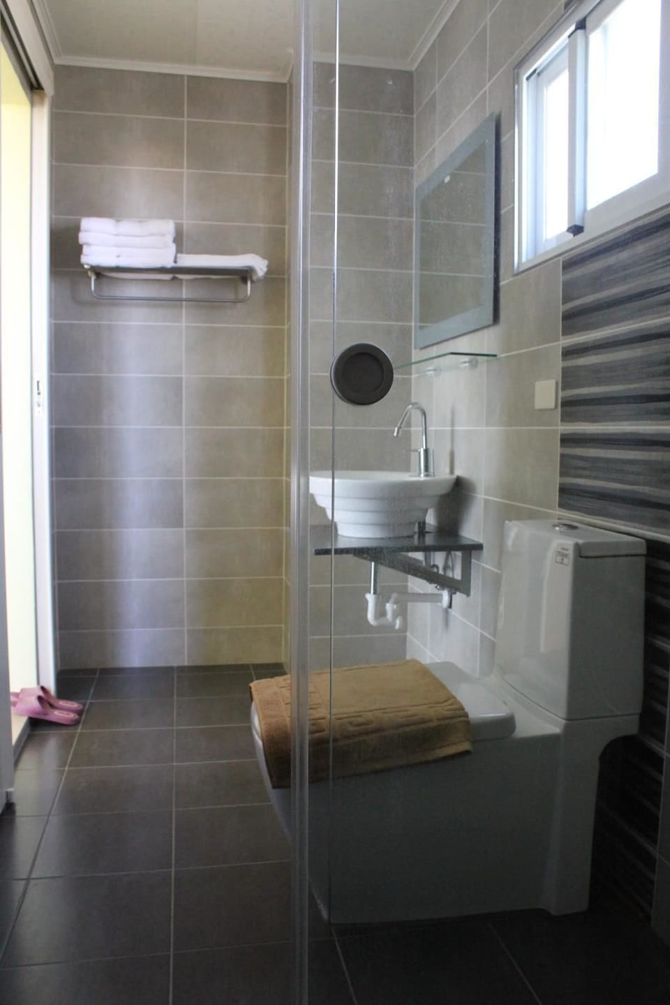 Comfort Quadruple Room | Bathroom shower