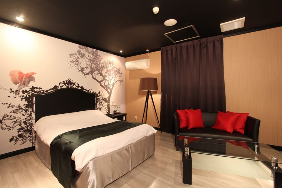 Deluxe Double Room, Smoking | In-room safe, soundproofing, free WiFi, bed sheets