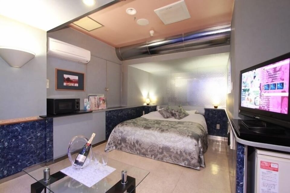 Double Room, Smoking | Minibar, soundproofing, free WiFi, bed sheets