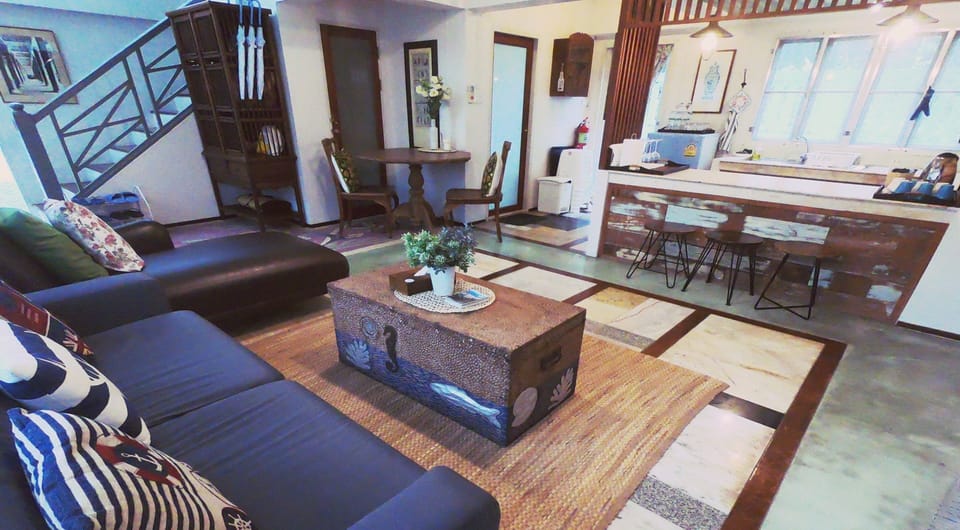 3-Bedroom House  | Living area | 32-inch flat-screen TV with cable channels, TV