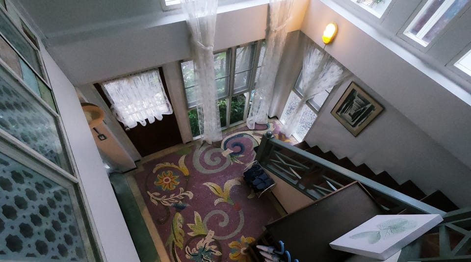 3-Bedroom House  | Living area | 32-inch flat-screen TV with cable channels, TV
