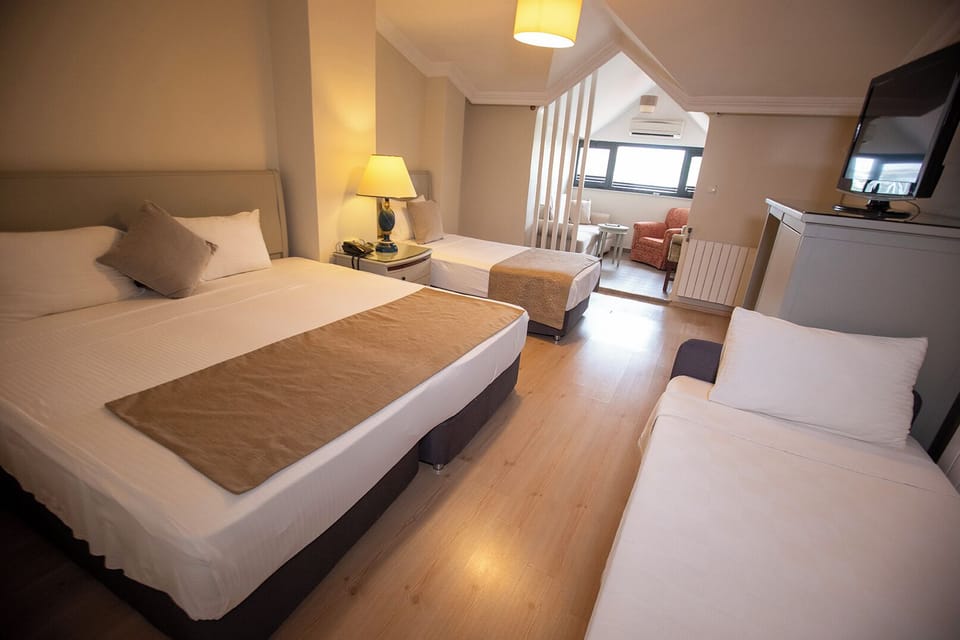Family Room | Minibar, in-room safe, desk, soundproofing