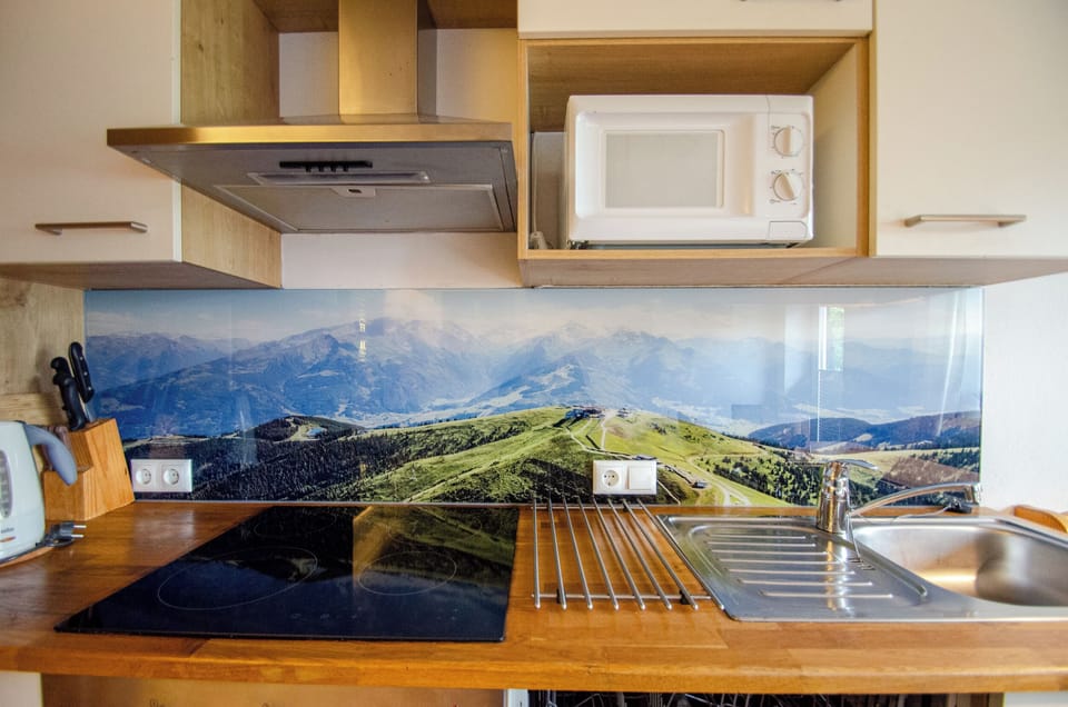 Apartment, 2 Bedrooms | Private kitchen | Fridge, microwave, oven, stovetop