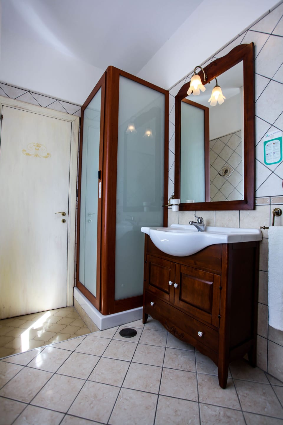 Classic Double Room, Non Smoking, Balcony | Bathroom | Hair dryer, bidet, towels, soap