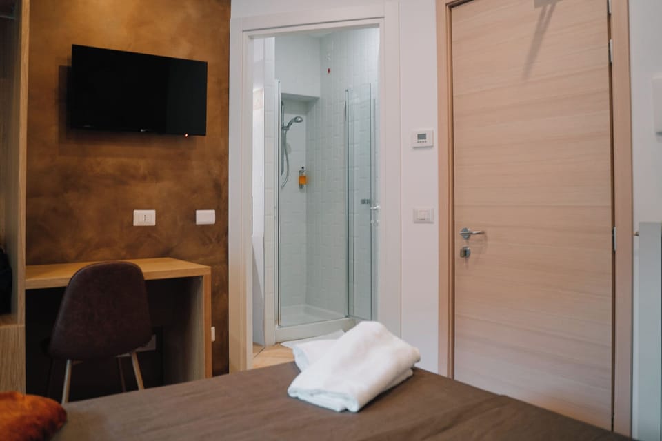 Superior Room | Bathroom | Shower, free toiletries, hair dryer, bidet