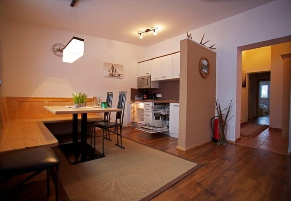 Apartment, 2 Bedrooms, Mountain View | In-room dining