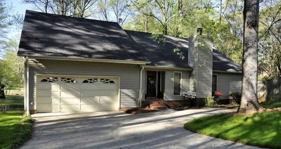 Come enjoy the conveniences of home and the assurance of quality living!