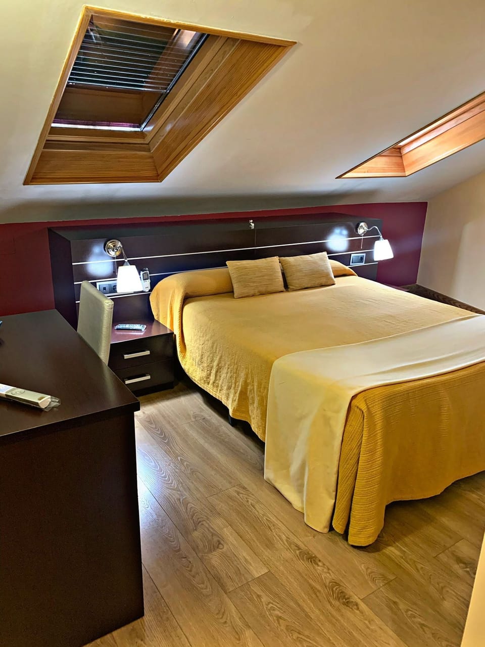 Double Room | Desk, soundproofing, free cribs/infant beds, rollaway beds