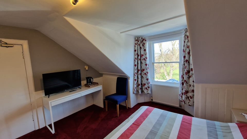 Double Room, Shared Bathroom | Desk, free WiFi
