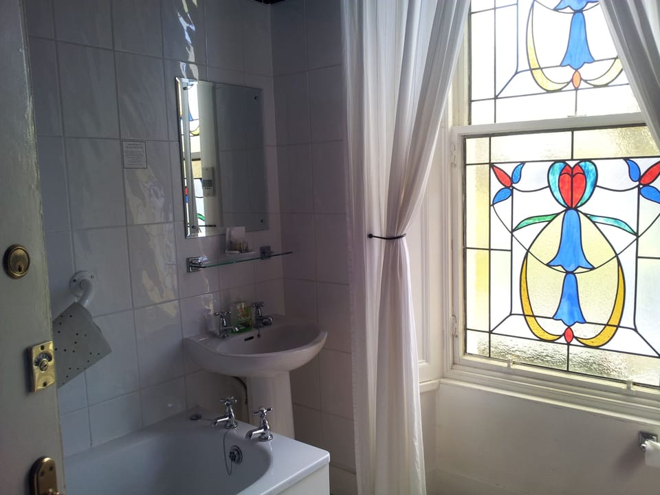 Single Room, Private Bathroom | Bathroom | Free toiletries, hair dryer, slippers, towels