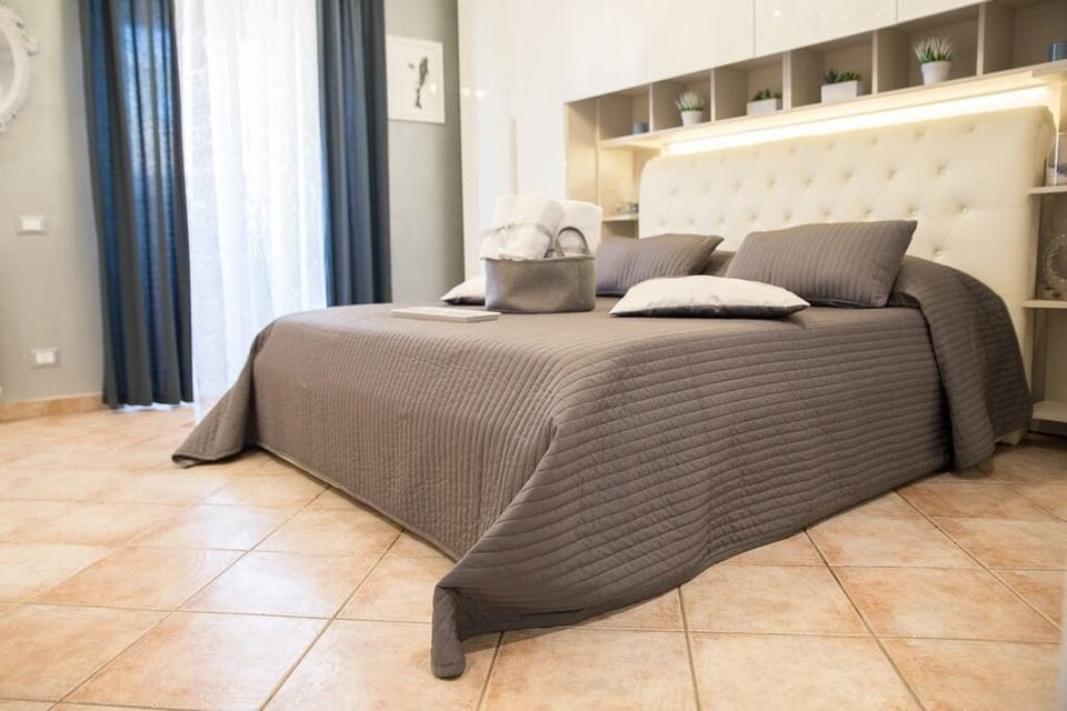 Superior Apartment, Kitchenette | Down comforters, in-room safe, individually decorated, desk