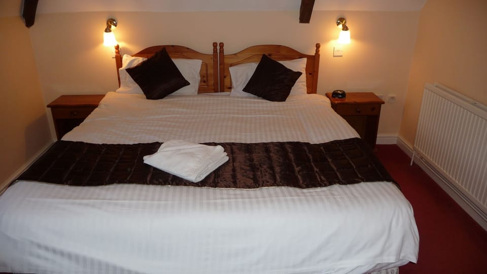 Premium bedding, individually decorated, individually furnished, desk