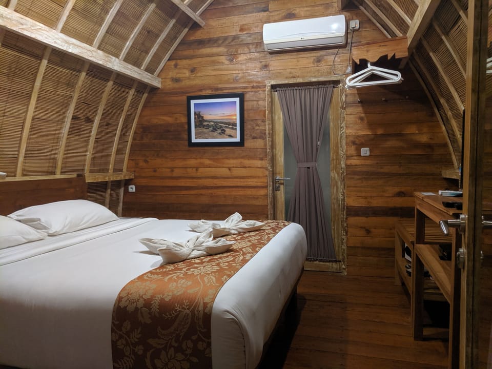 Deluxe Double Room | In-room safe, soundproofing, rollaway beds (surcharge), WiFi (free)
