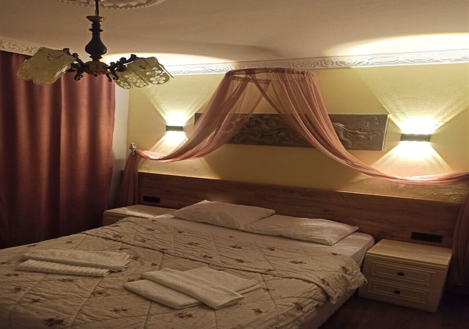 Standard Room, 1 Double or 2 Twin Beds, Smoking | Laptop workspace, iron/ironing board, free WiFi