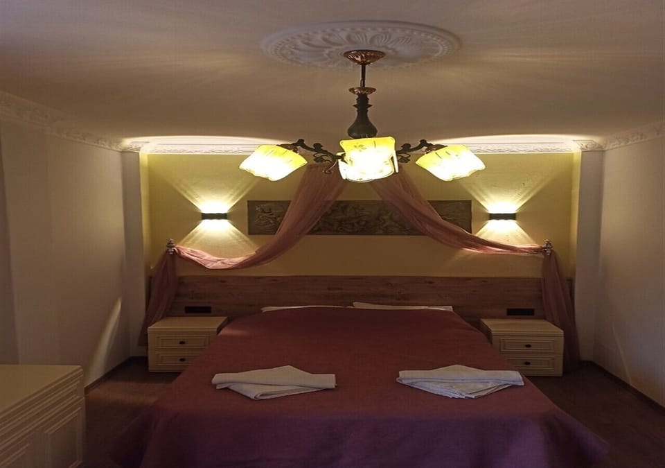 Standard Room, 1 Double or 2 Twin Beds, Smoking | Laptop workspace, iron/ironing board, free WiFi